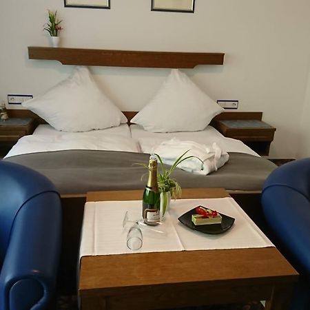Höfen an der Enz Cafe Blaich - Hotel Garni מראה חיצוני תמונה